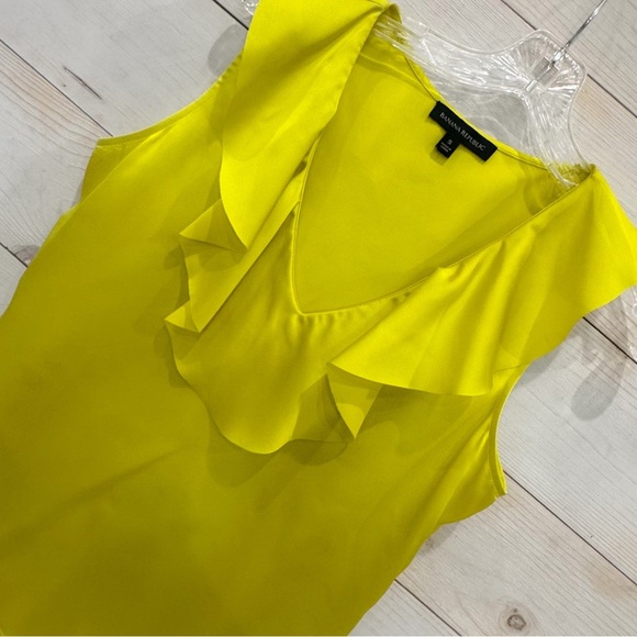 Banana republic flowy chiffon sleeveless ruffle/ flounce top ❤️ - Picture 3 of 7